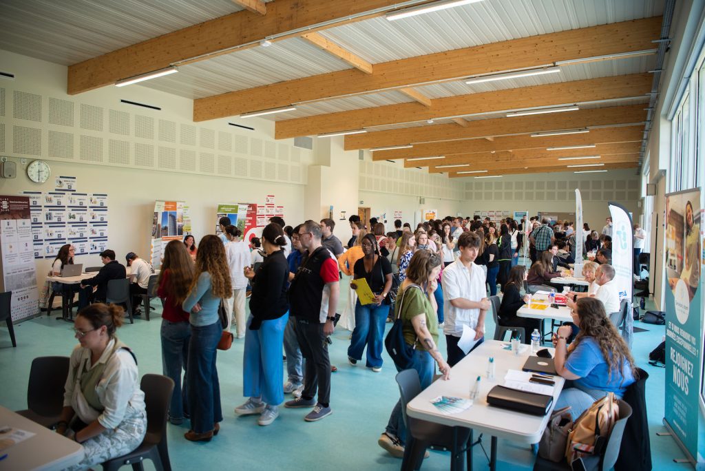 Photo salle forum foule